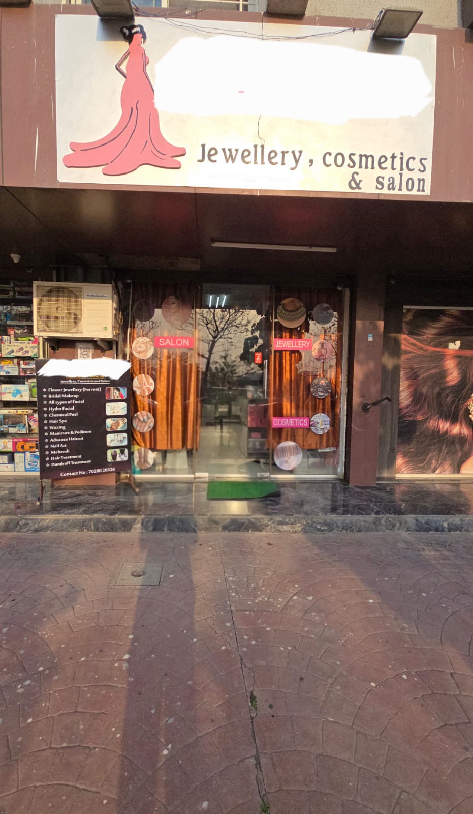  Running Jewellery & Cosmetics Business for Sale in Pune - URGENT slider image